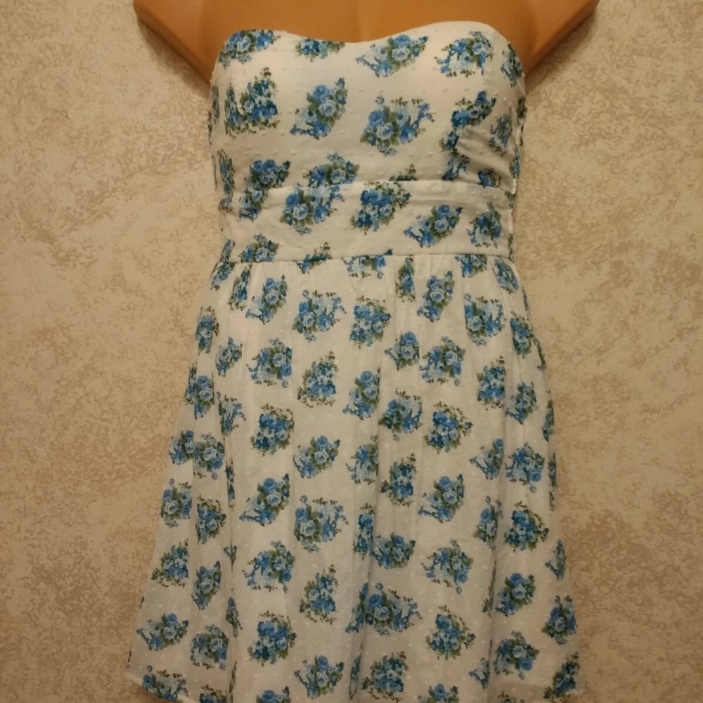 Emerald Sundae Strapless Dress - White with Blue Floral Clip Dot